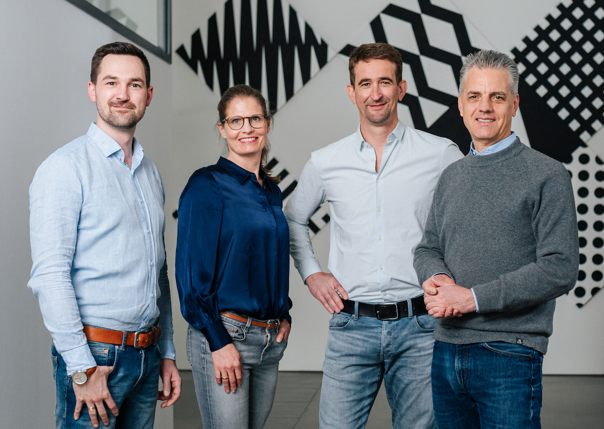 Pressefoto vom IBM iX-Dach Team zeigt: Markus Dietrich, Tanja Waldeck, Kai Großmann und Holger Horn